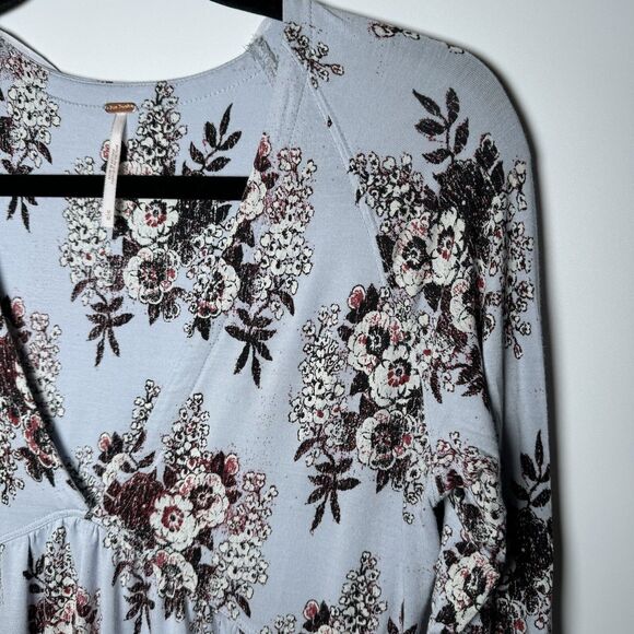 Free People Womens Medium Floral Peplum Blouse Blue Bell Sleeve V Neck Stretch - Picture 2 of 14